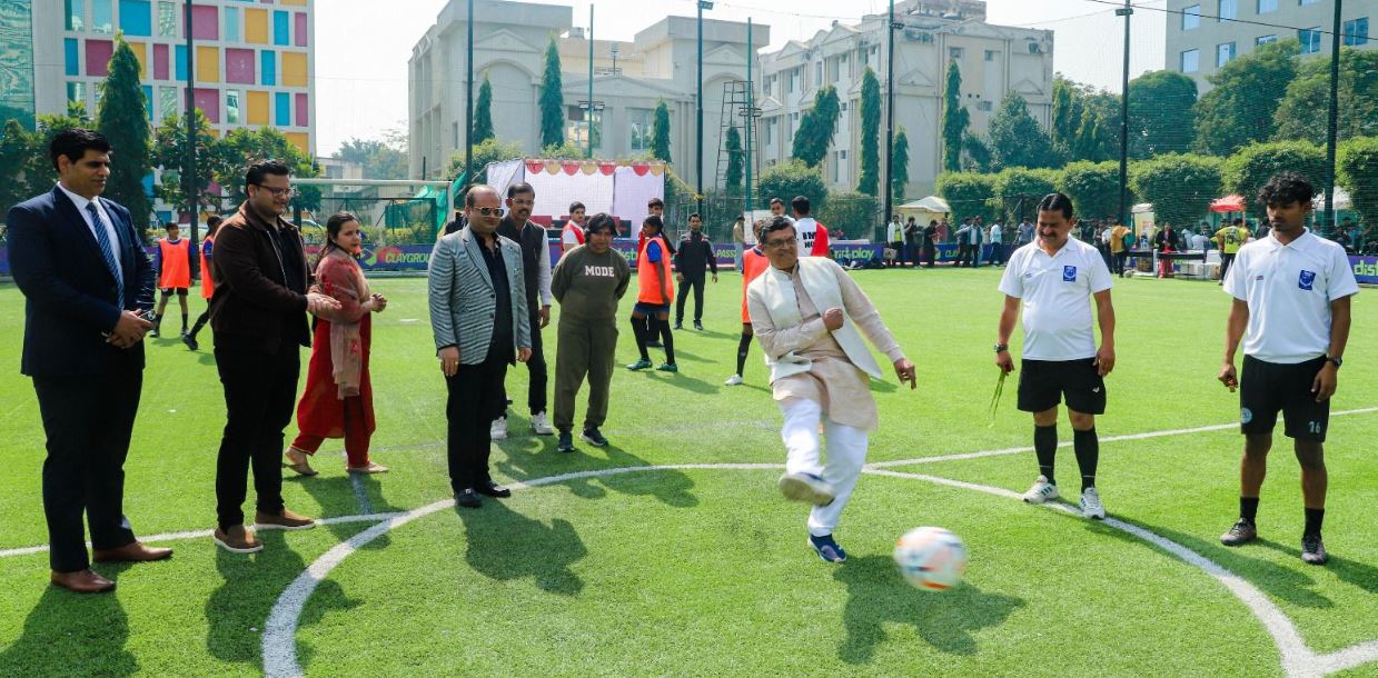 तीन दिवसीय फुटबॉल टूर्नामेंट के पहले दिन 18 मैच खेले गए