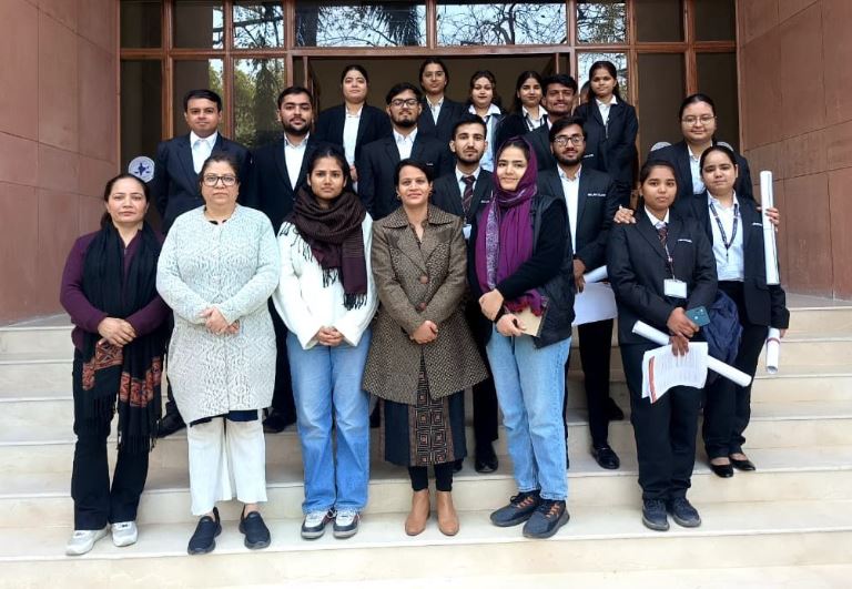 आईएसआईएल में नॉलेज शेयरिंग सत्र में शामिल हुए आईएमएस लॉ कॉलेज के छात्र (फाइल फोटो)