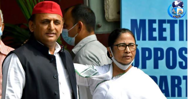 ममता के समर्थन में अखिलेश (फाइल फोटो)