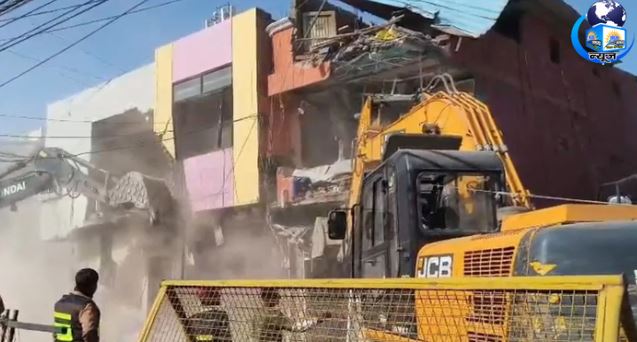 उज्जैन 16 अवैध इमारतों को ध्वस्त करते