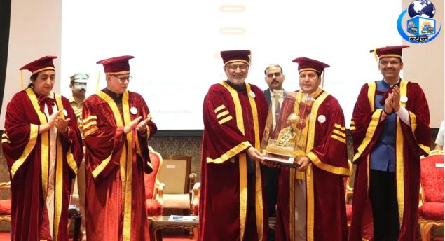 छात्रों को सफलता की 'चाबी' सौंपी उपराष्ट्रपति