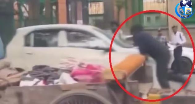 ड्राइवर ने पुलिसकर्मी को कार के बोनट पर घसीटा