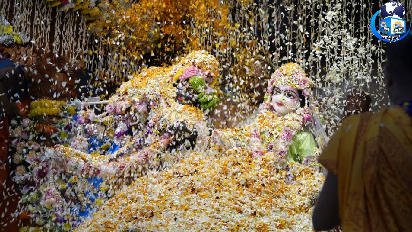 पुष्प अभिषेक और फूलों की होली से गूंजा आध्यात्मिक वातावरण (फाइल फोटो)