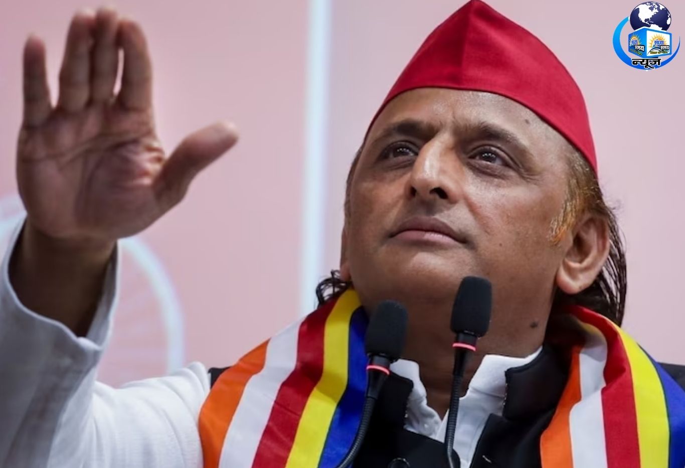 इटावा में कार्यक्रम के दौरान अखिलेश यादव ने सरकार को घेरा