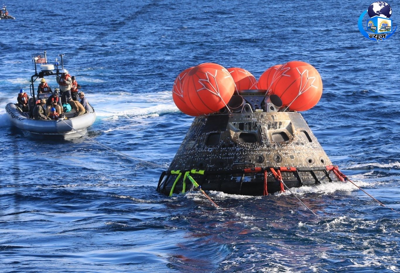 चंद्रमा की परिक्रमा कर चारों अंतरिक्ष यात्री सुरक्षित लौटे