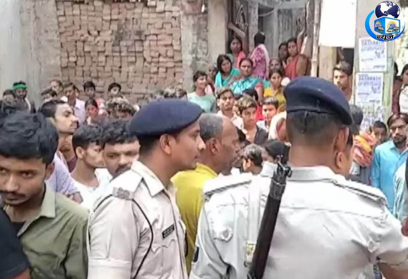 हत्या के बाद गुस्साई भीड़ ने थाने का घेराव किया