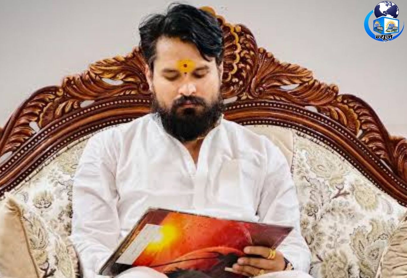 महाराष्ट्र: 'मैं अवतारी पुरुष हूं' कहने वाले ढोंगी बाबा मनोहर गिरफ्तार, ठगी का पर्दाफाश