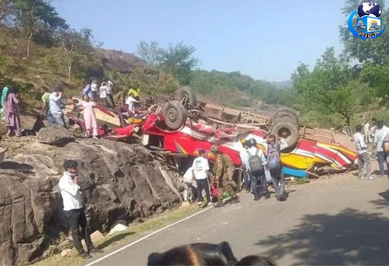 जम्मू-कश्मीर: रामनगर हाइवे पर बस दुर्घटना, 7 शव बरामद, ट्रैफिक डायवर्ट