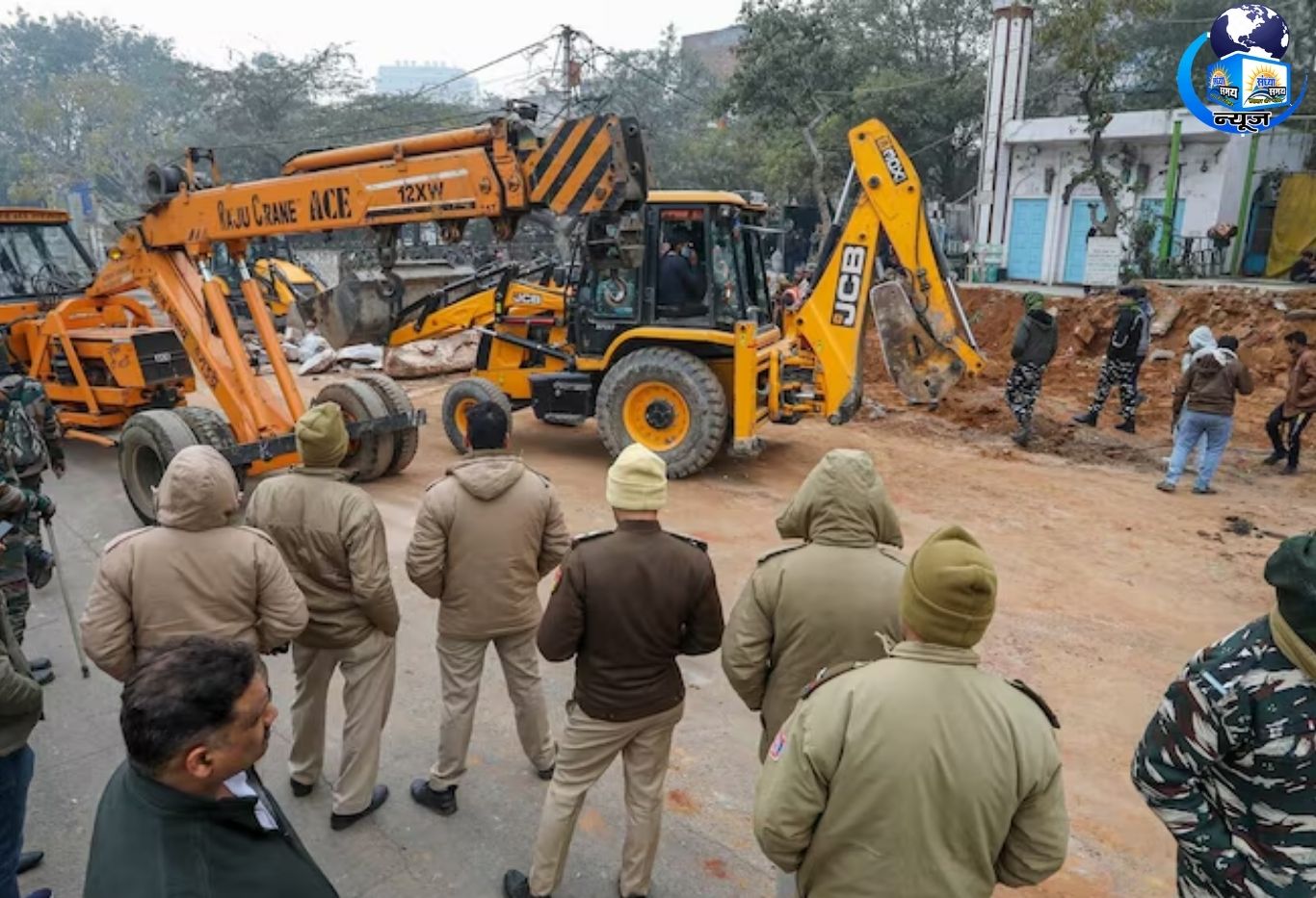 शालीमार बाग में चला बुलडोजर, 150 मकान हुए जमींदोज