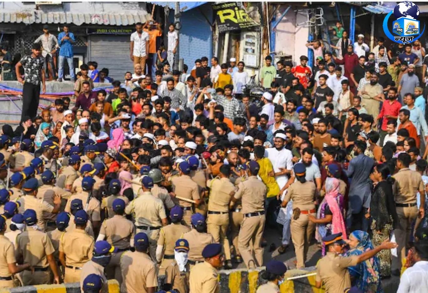 अतिक्रमण हटाने के दौरान हिंसा, पुलिस को लाठीचार्ज करना पड़ा