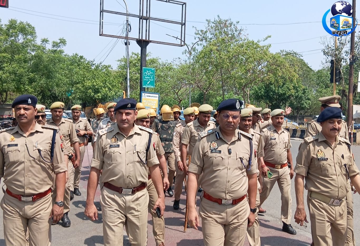 भारी पुलिस बल ने संभाला मोर्चा