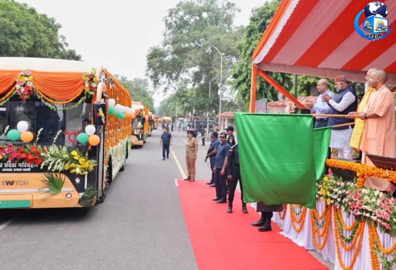 नोएडा, ग्रेटर नोएडा और यमुना प्राधिकरण को मिली नई इलेक्ट्रिक बसों की सौगात