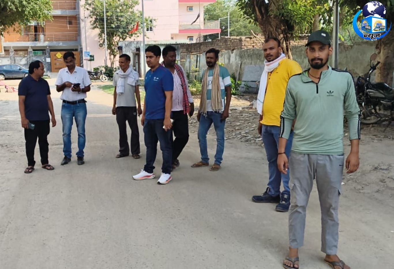 बिजली विभाग ने सेक्टर-130 में जर्जर तारों का निरीक्षण किया