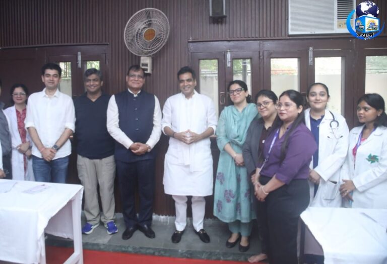 स्वस्थ समाज के लिए नोएडा में नि:शुल्क हेल्थ कैंप