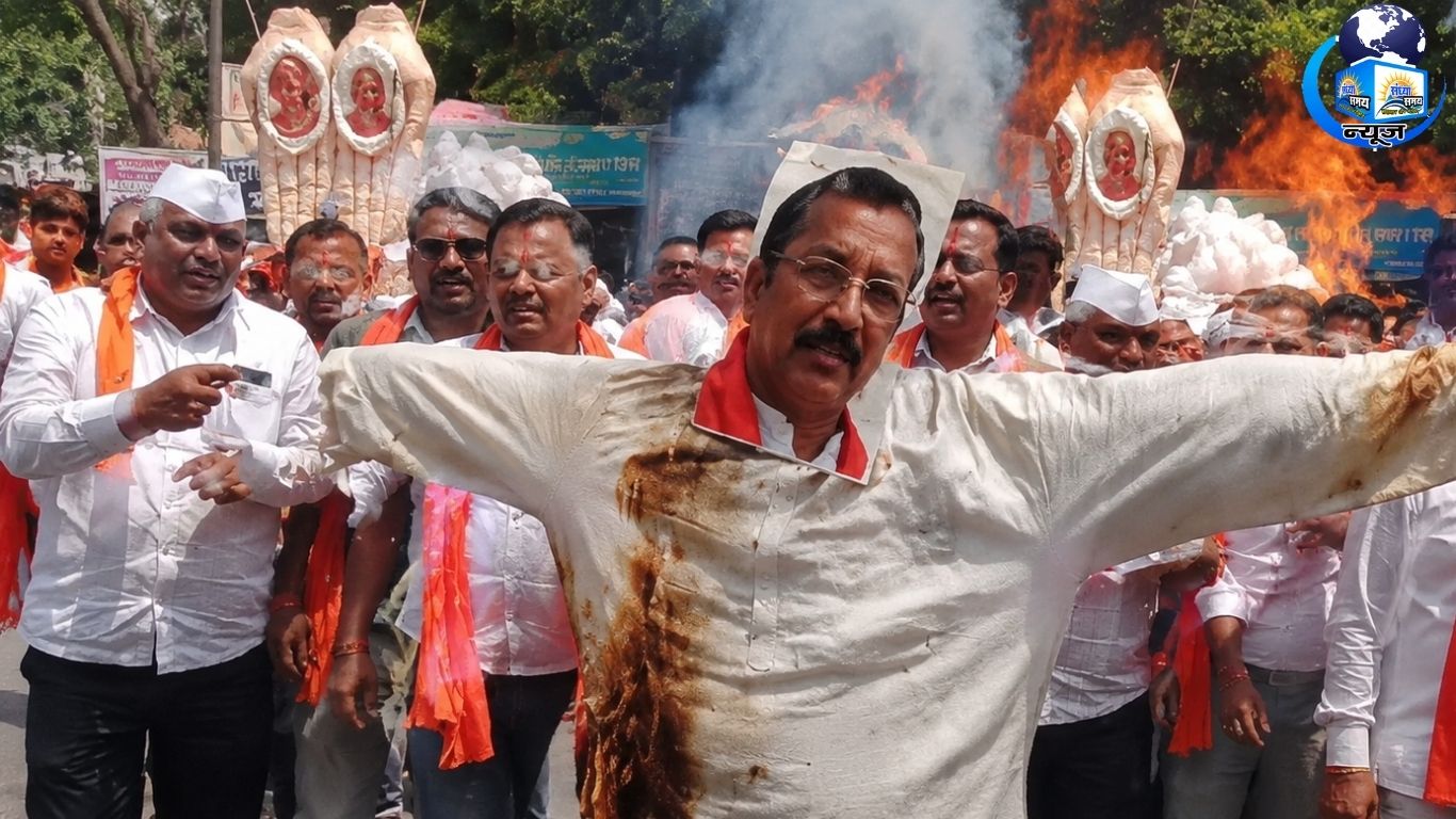 यवतमाल में सांसद संजय देशमुख का पुतला फूंका, उद्धव ठाकरे के समर्थन में गूंजे नारे
