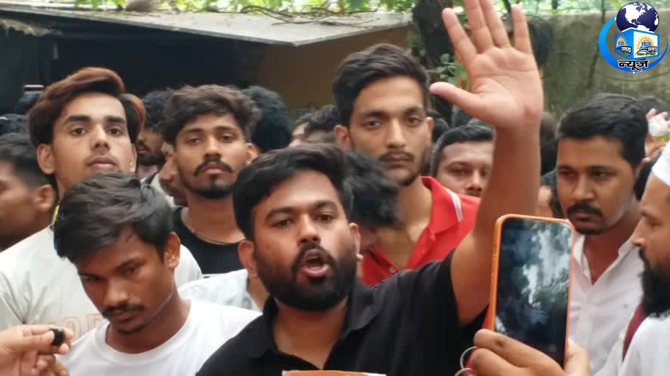 दिल्ली पुलिस का शर्मनाक कृत्य, ज्ञान की किताबें फेंकीं