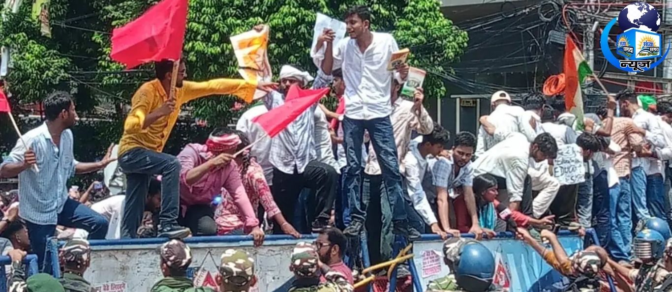 पटना में छात्रों का उग्र प्रदर्शन, पुलिस ने चलाई लाठी