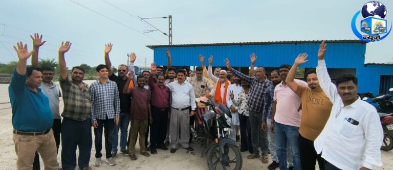 ट्रक मालिकों ने धूमधाम से मनाया 20वां स्थापना दिवस