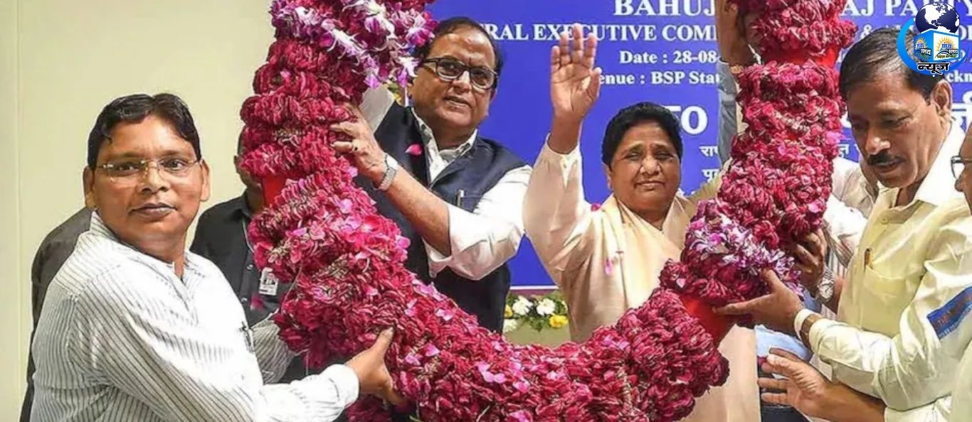 बीजेपी-सपा की बढ़ी टेंशन? मायावती ने चला ब्राह्मण कार्ड