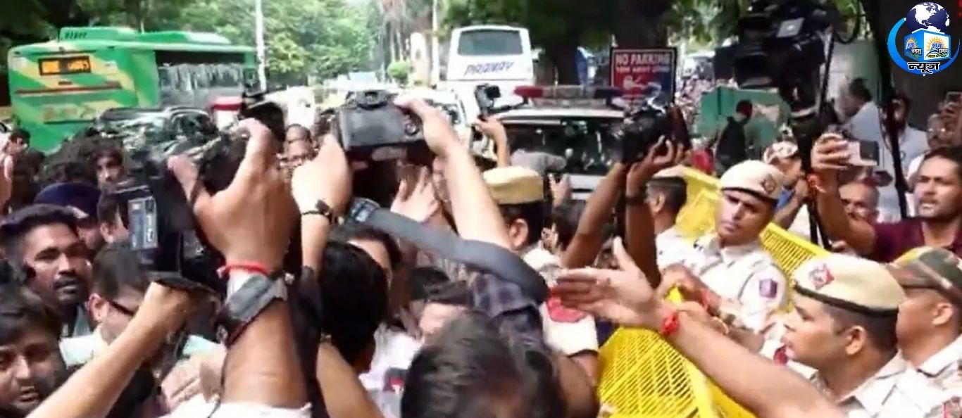 वायरल वीडियो में मारपीट का 'कबूलनामा', दिल्ली में सियासी भूचाल