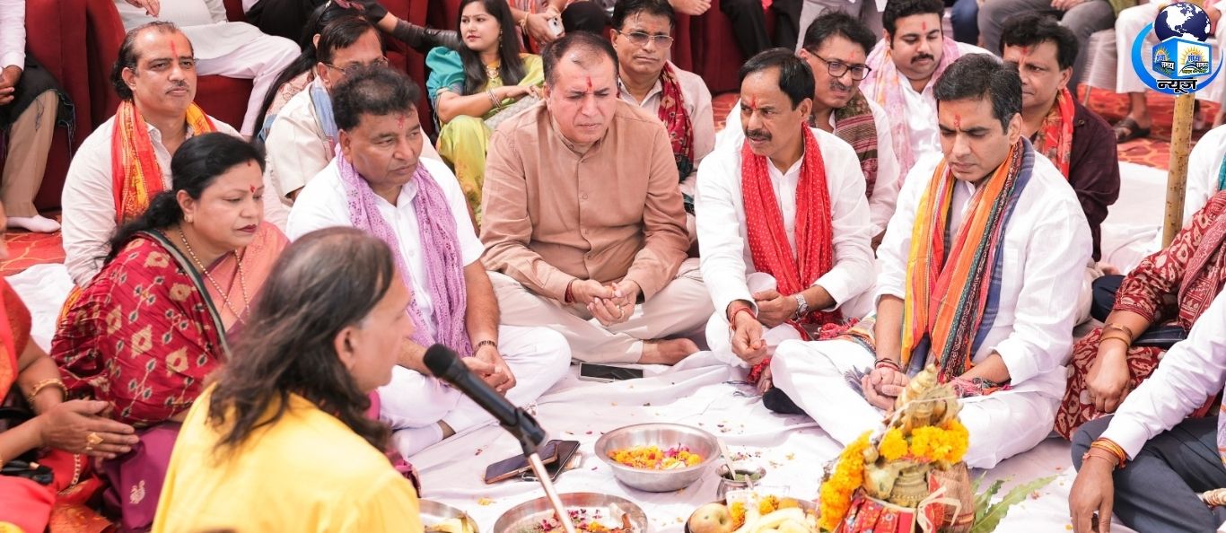 नोएडा में रामलीला मंचन की तैयारियां शुरू, देखें तस्वीरें