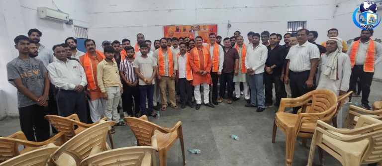 नोएडा में हिंदू युवा वाहिनी की बड़ी बैठक