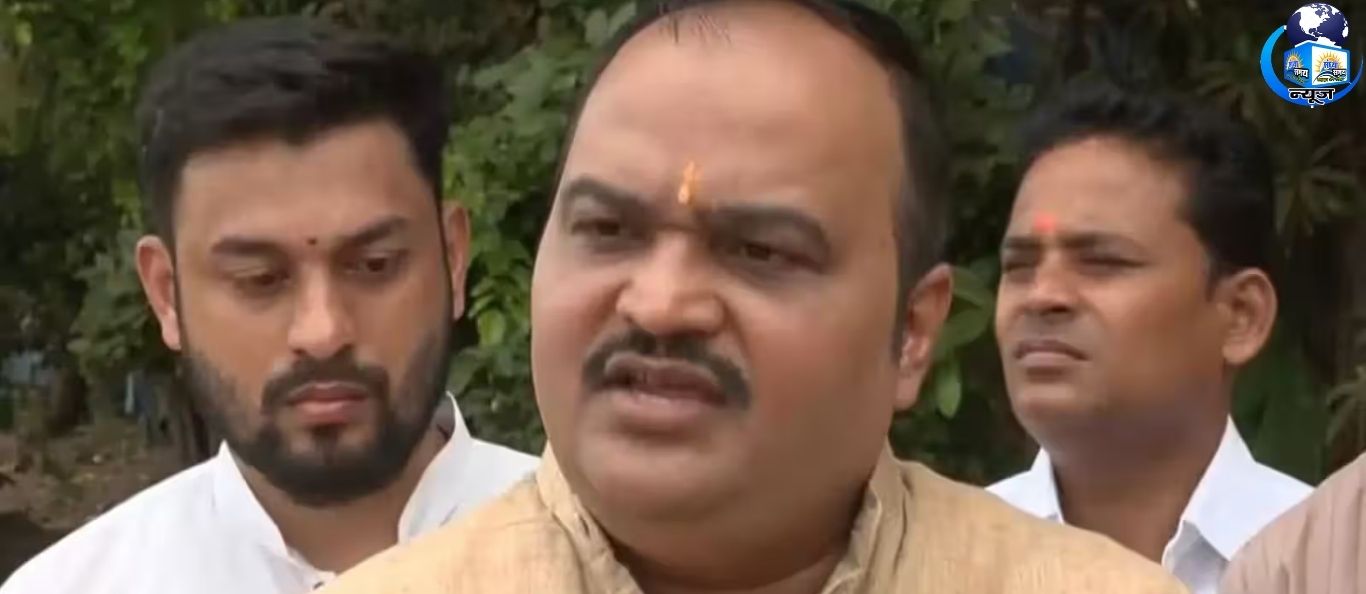 ज्ञानेश कुमार पर उद्धव गुट का हमला, इस्तीफे की मांग