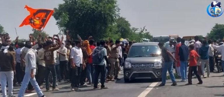 आगरा में प्रदर्शन ने प्रशासन की नींद उड़ाई