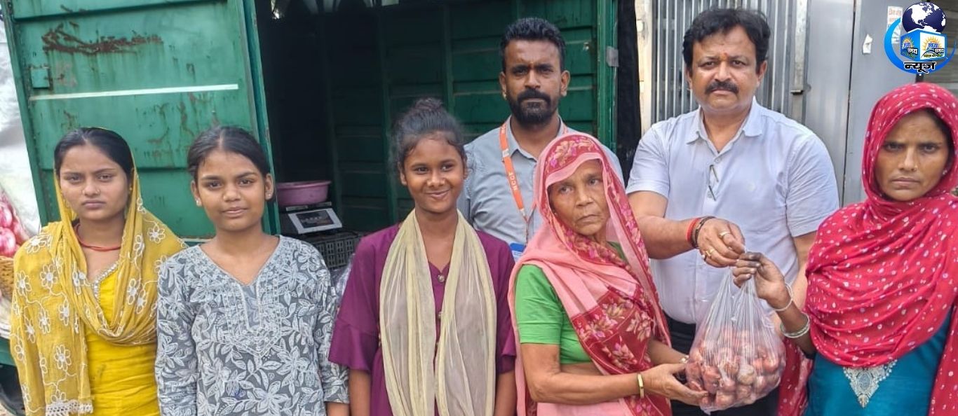बढ़ती कीमतों पर लगाम लगाने के लिए नोएडा में शुरू हुआ प्याज बिक्री का नया अभियान