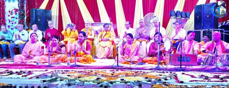 नवरात्रि में आम्रपाली जोडिएक जगमगाया, महा दीपयज्ञ में उमड़े श्रद्धालु