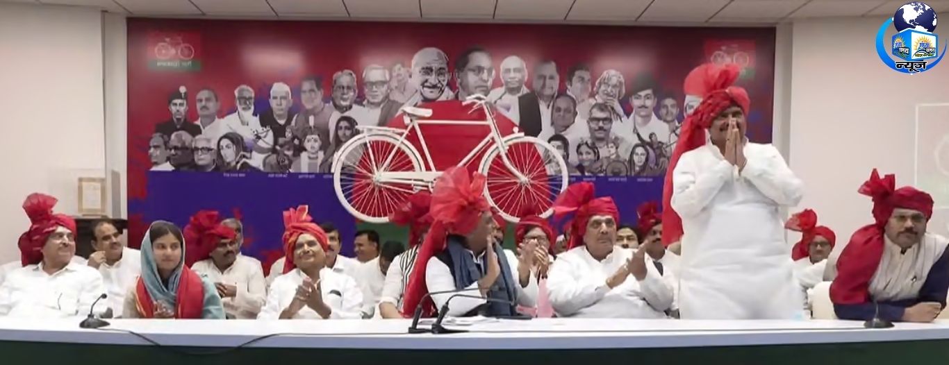 अखिलेश ने SSR को उल्टा पढ़ा, RSS का किया जिक्र