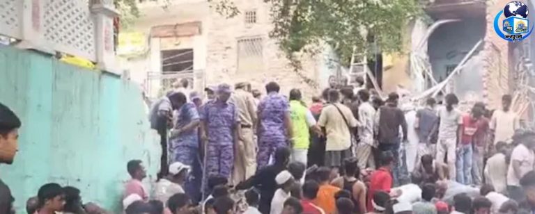 दिल्ली के सीमापुरी में बहुमंजिला इमारत गिरी, मचा हड़कंप