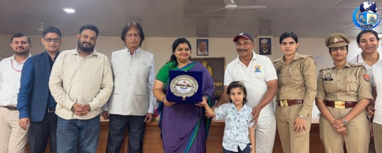 नोएडा पुलिसकर्मियों ने सीखा तनाव घटाने का नया तरीका